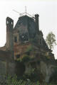 Dolny Śląsk: ruina pałacu w Stolcu. A był to jeden z najbogatszych pałaców na Śląsku (20-08-2002)