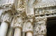 Francja-Nantua: kapitele w portalu kościoła zniszczone podczas rewolucji (1-07-2003)